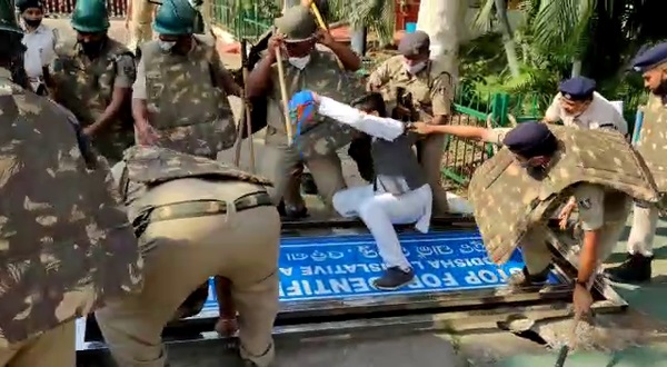 Congress Workers Protest Police 'Brutality', SP Offices Gherao Across Odisha