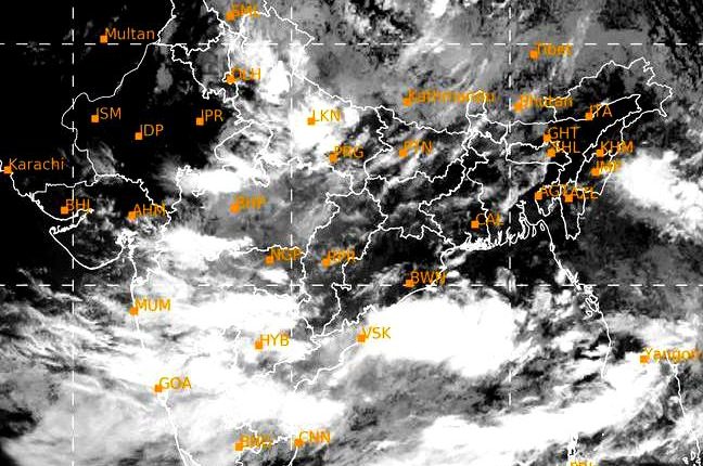 Heavy rainfall in 16 districts due to a low pressure over the Bay