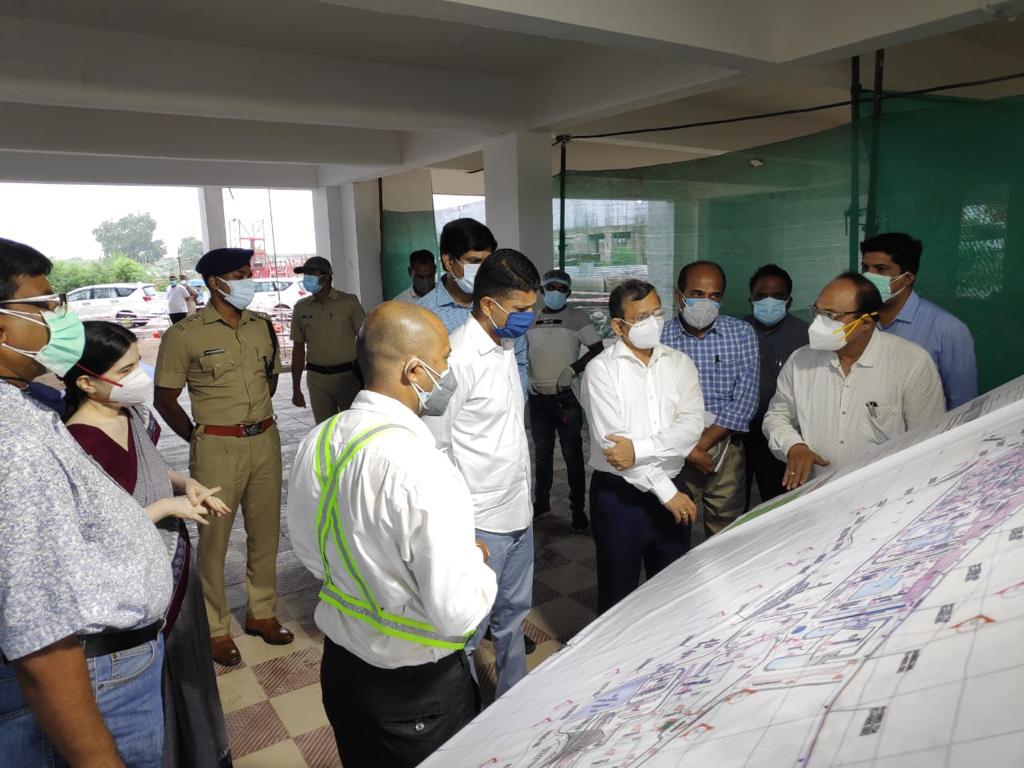 Chief Secretary and Secretary(5T) visit Kalahandi District to review covid situation 