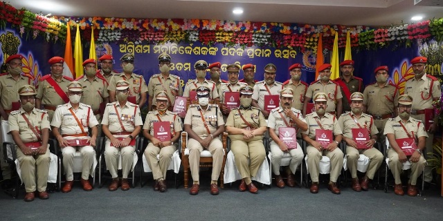 Independence Day: 25 firefighters received the DG's Disc