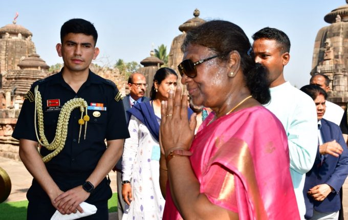 President Murmu offers prayers at Lingaraj Temple, Bhubaneswar