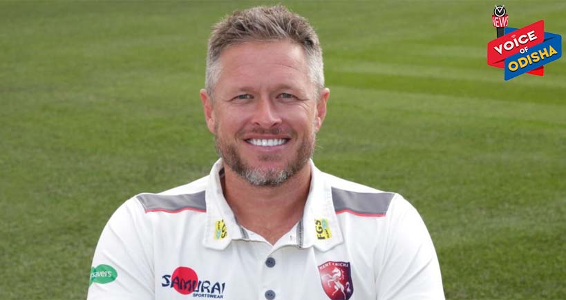 ବଲରେ ସାନିଟାଇଜର ବୋଳି ବୋଲର ବାସନ୍ଦ