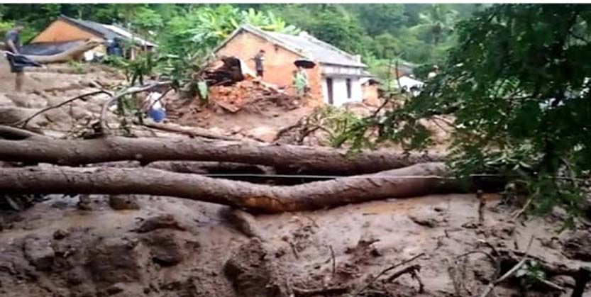 ପୁଣି ଗଜପତିରେ ଧସିଲା ପାହାଡ଼