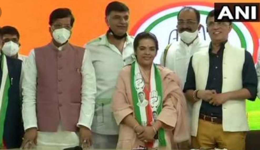 କଂଗ୍ରେସରେ ଯୋଗ ଦେଲେ ଶରଦ ଯାଦବଙ୍କ ଝିଅ