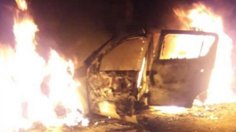 ଗାଡ଼ି ପୋଡ଼ିଦେଲେ ମାଓବାଦୀ