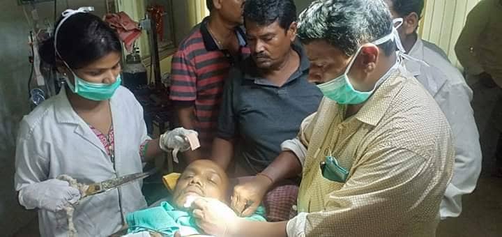 ରିଲିଫ ବାଣ୍ଟିବା ବେଳେ ପ୍ରଭାତ ବିଶ୍ୱାଳ ଆହତ