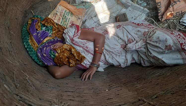 ବୋହୂ ହାତଗୋଡ଼ ବାନ୍ଧି ଗୁହାଳରେ ଫିଙ୍ଗିଲେ