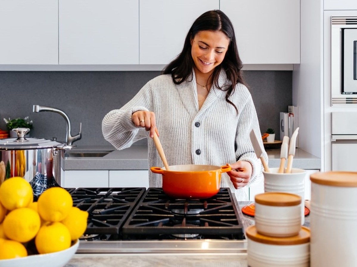 ଶୀତ ଦିନେ ଗରମ ରହିବାକୁ ଚାହୁଁଛନ୍ତି କି, ତାହାହେଲେ ଖାଆନ୍ତୁ ଏହି ସବୁ ଖାଦ୍ୟ 