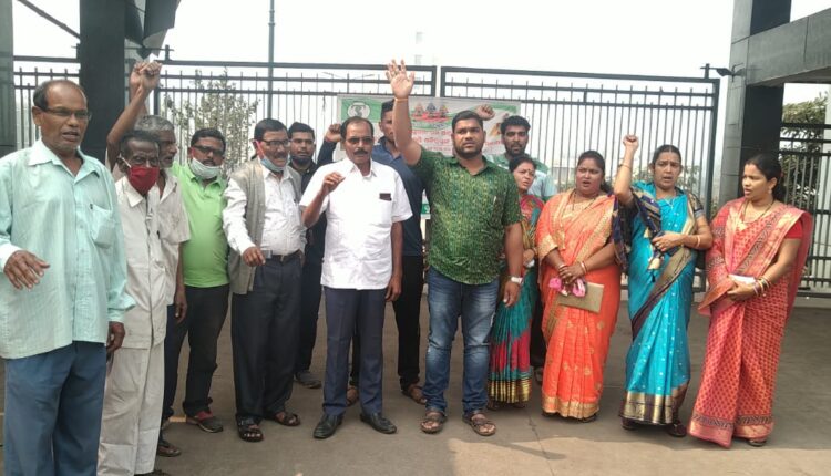 ୫ ଦଫା ଦାବିରେ ଅର୍ଥନୈତିକ ଅବରୋଧ