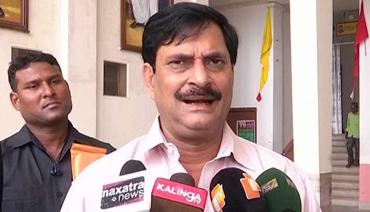 ଦୁଇଟି ସ୍କୁଲକୁ ପୋଷ୍ୟ ଭାବେ ଗ୍ରହଣ କଲେ ସମୀର ଦାସ