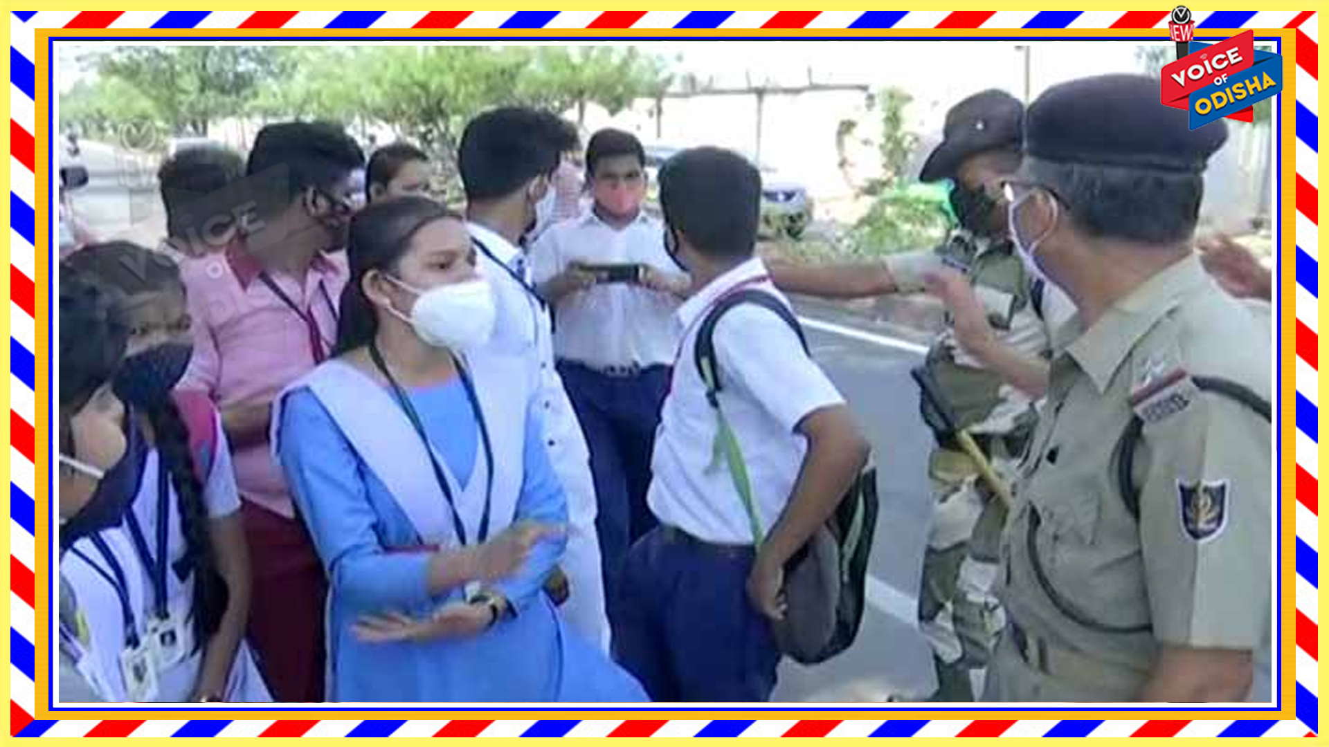 ନବୀନ ନିବାସ ଆଗରେ ଦଶମ ପିଲାଙ୍କ ମାଟି୍ରକ ପରୀକ୍ଷା ପ୍ରତିବାଦ