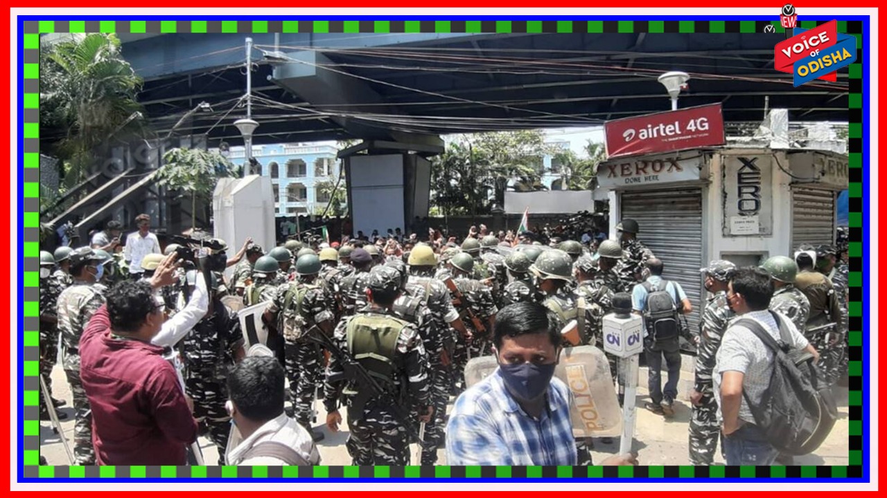 ଟିଏମସି କର୍ମୀମାନେ ସିବିଆଇ ଅଫିସରେ ମୁତୟନ ହୋଇଥିବା ସିଆରପିଏଫ ଉପରକୁ ବଡ଼ ବଡ଼ ପଥର ମାଡ଼