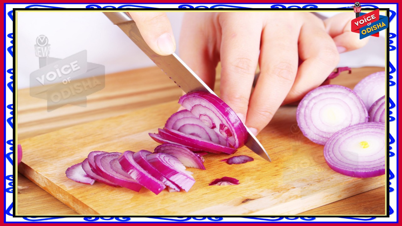 ଅଧିକ ପିଆଜ ଖାଉଛନ୍ତି କି? ଜାଣନ୍ତୁ ଏହାର ସାଇଡ ଇଫେକ୍ଟ