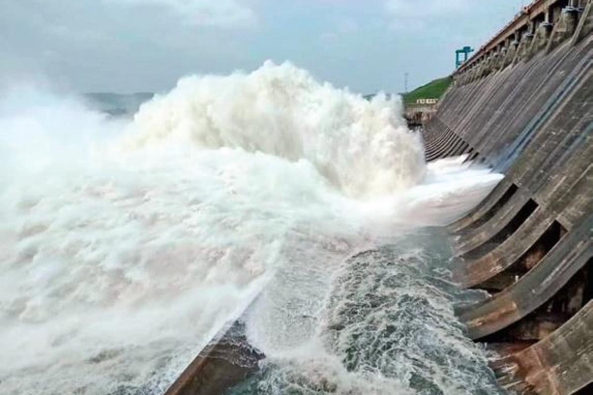 ହୀରାକୁଦର ସବୁ ଗେଟ ବନ୍ଦ ଅଛି