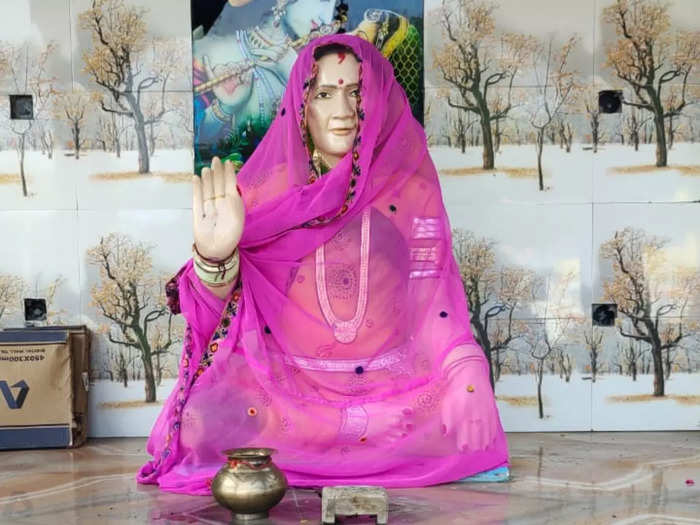 ପୁଅ କାନ୍ଦିଲା ବୋଲି ପତ୍ନୀର ମନ୍ଦିର କଲେ ସ୍ୱାମୀ