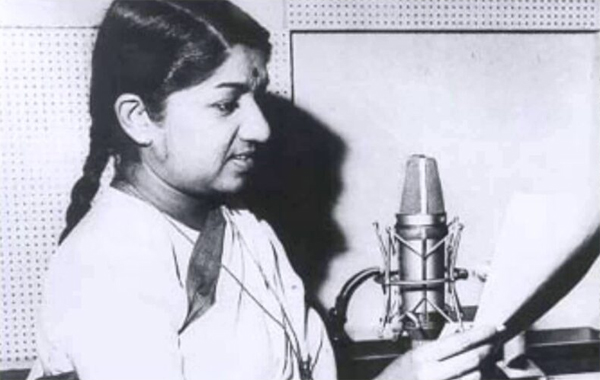 ମରାଠୀ ଫିଲ୍ମ ‘କିତି ହସାଲ’ରେ ପ୍ରଥମେ କଣ୍ଠଦାନ  କରିଥିଲେ ଲତା