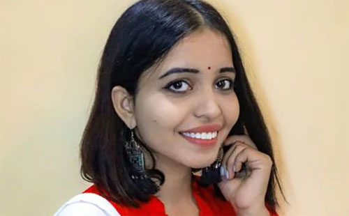 ସ୍ବବିବାହ କରିବେ ଯୁବତୀ