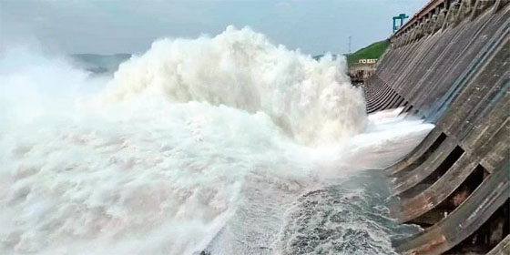 ହୀରାକୁଦରେ ଖୋଲିଲା ୫ଟି ଗେଟ୍