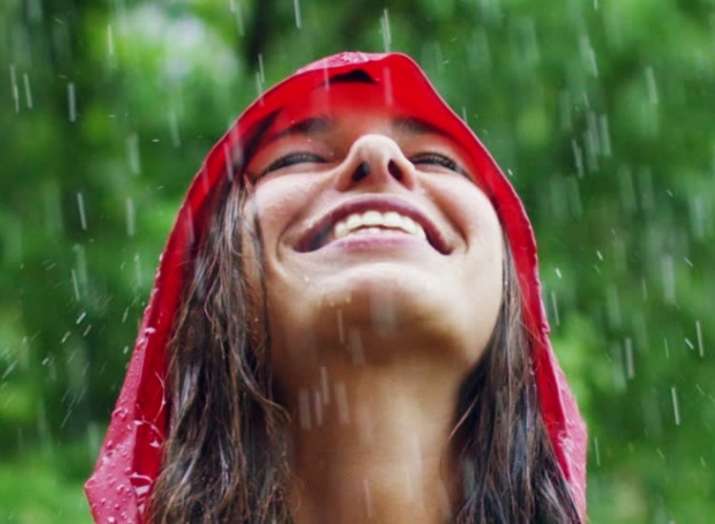  ବର୍ଷା ଦିନରେ ଏପରି  ନିଅନ୍ତୁ ତ୍ୱଚାର ଯତ୍ନ