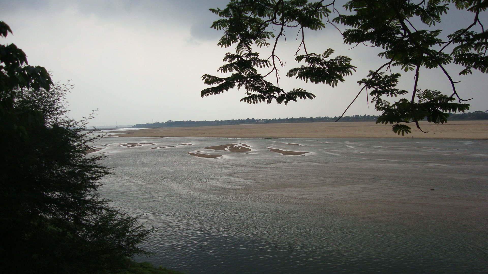 କମୁଛି  ମହାନଦୀ ଓ କାଠଯୋଡ଼ିରେ ଜଳସ୍ତର