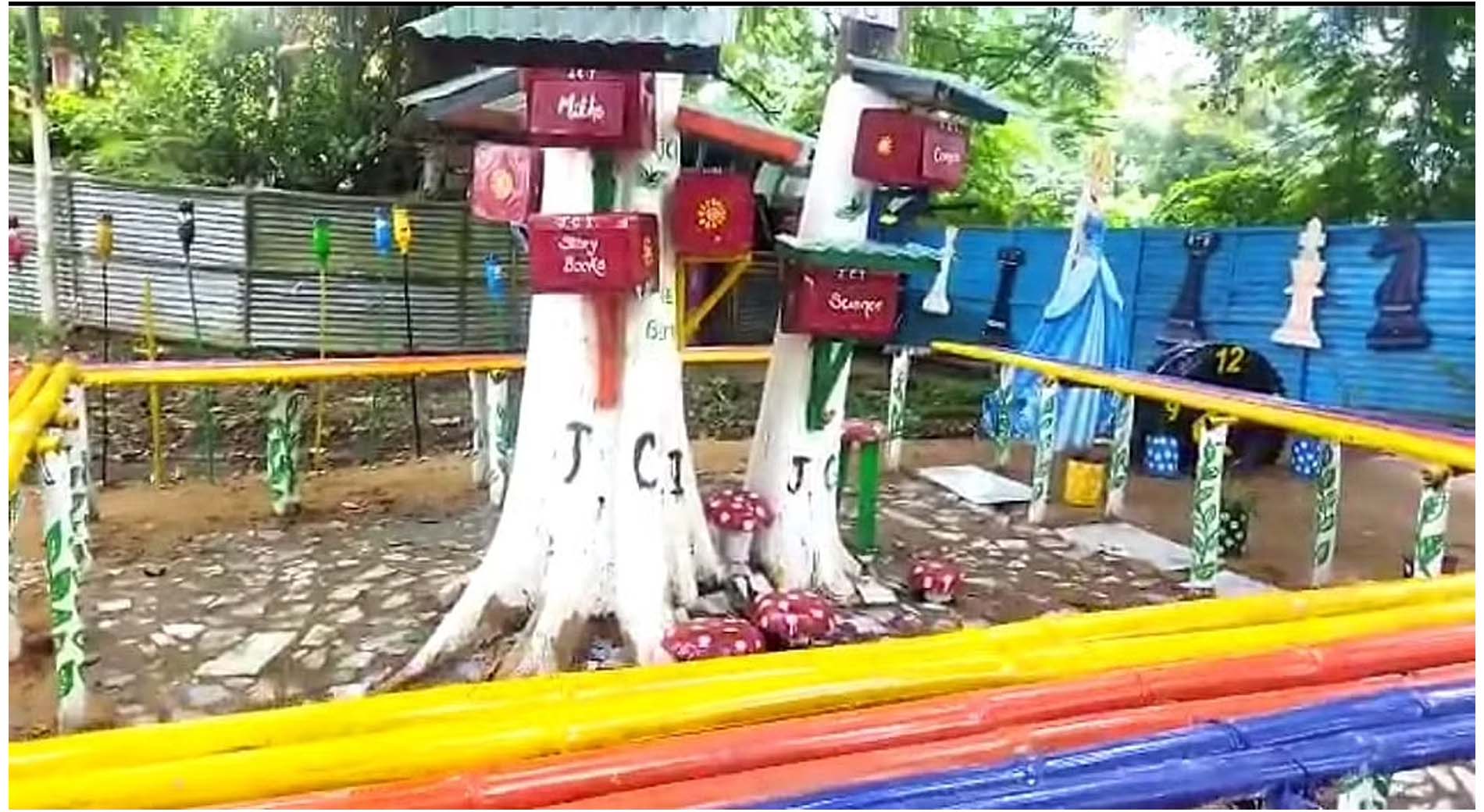 ପିଲାଙ୍କ ପାଇଁ ନୂଆ ପ୍ରୟାସ, ଗଛ ଉପରେ ପାଠାଗାର