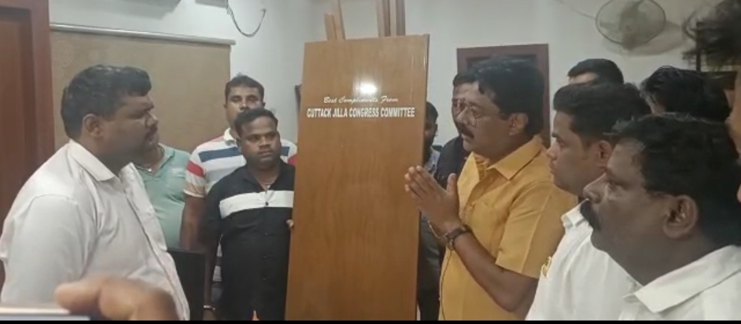 ମେୟରଙ୍କ ପାଇଁ ବାଥରୁମ କବାଟ ଭେଟି ଦେଲେ ମାନସ 