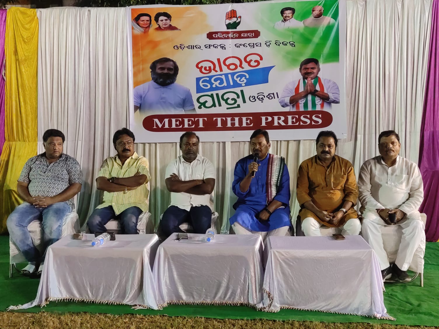 " ବାଇଶି ବର୍ଷ ର ନବୀନଙ୍କ ଶାସନ କାଳରେ ଓଡ଼ିଆ ଯୁବକ ର ସ୍ଥାନ ଆନ୍ଧ୍ର ର ଇଟାଭାଟି ନହେଲେ ସୁରଟ ର ସୂତାକଲରେ " 