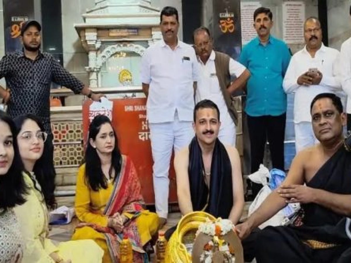 ସୁନା କଳସ ନେଇ ଏପରି କହଲେ ନବ ଦାସ