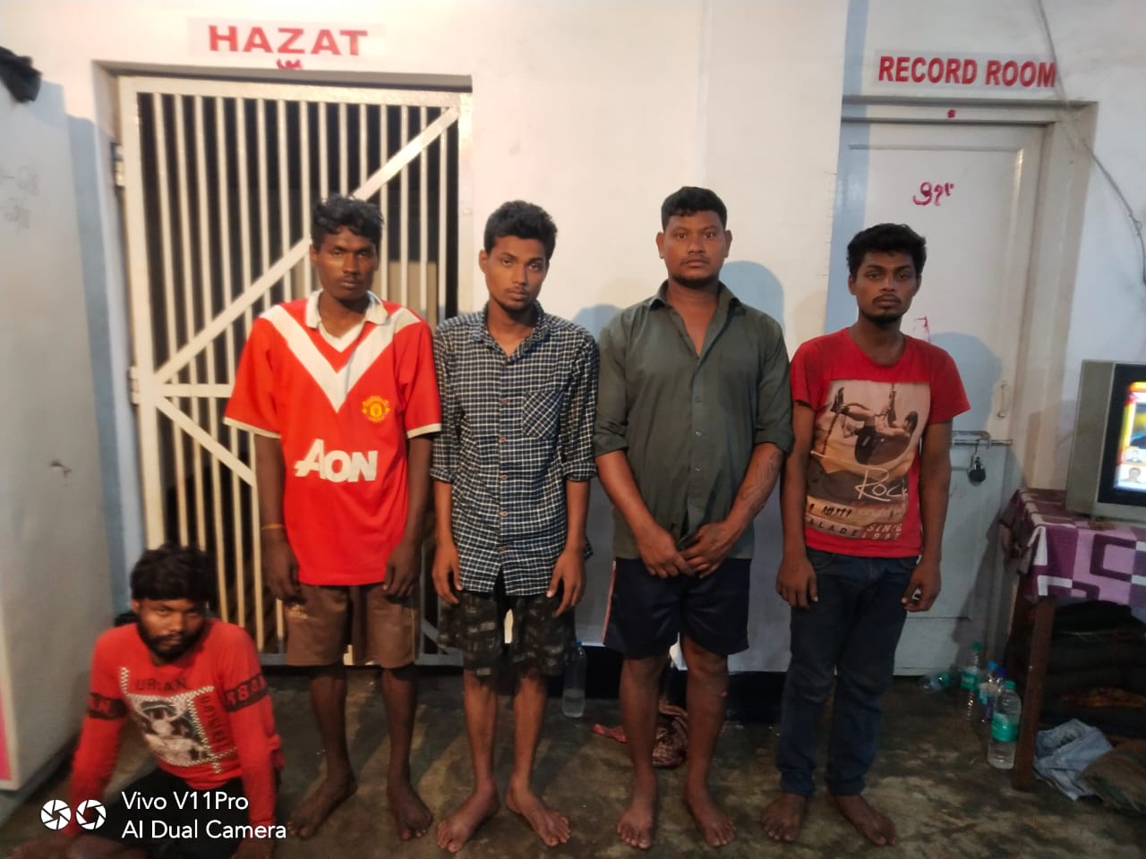 ୫ ଚୋର ଗିରଫ