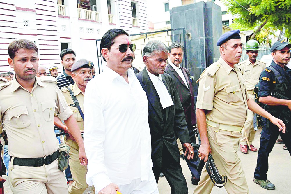 ଏକେ-୪୭ ଜବତ; ବିଧାୟକ ଗିରଫ