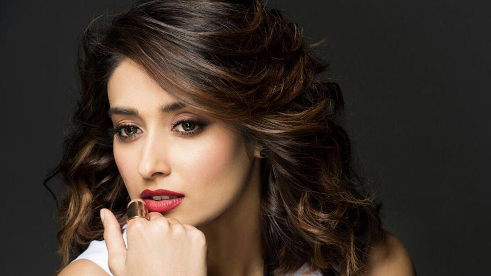 ନିଦରେ ଚାଲନ୍ତି ଇଲିଆନା!