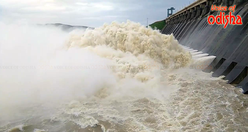 ଖୋଲିଲା ହୀରାକୁଦର ୧୦ଟି ଗେଟ୍‍