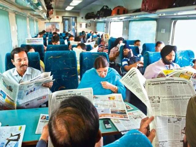 ଆଜିଠୁ ବସରେ ମାଗଣା ଓଡ଼ିଆ ଖବରକାଗଜ ବ୍ୟବସ୍ଥା ଆରମ୍ଭ