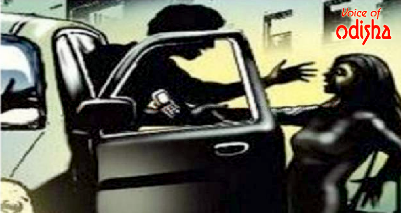 କାର୍ ଭିତରେ ଯୁବତୀଙ୍କୁ ଦୁଷ୍କର୍ମ