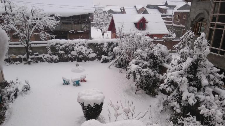 ବାହ୍ୟ ଜଗତରୁ ବିଚ୍ଛିନ୍ନ କାଶ୍ମୀର