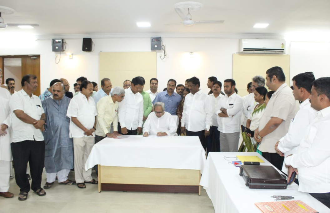 ନବୀନ ପୁଣି ବିଜେଡି ସଭାପତି,  ଭରିଲେ ନାମାଙ୍କନ 