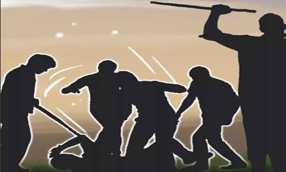 ବିନା ନିମନ୍ତ୍ରଣରେ ଭୋଜି ଖାଇବାକୁ ଯାଇ, ଖାଇଲେ ନିର୍ଧୂମ ଛେଚା । 