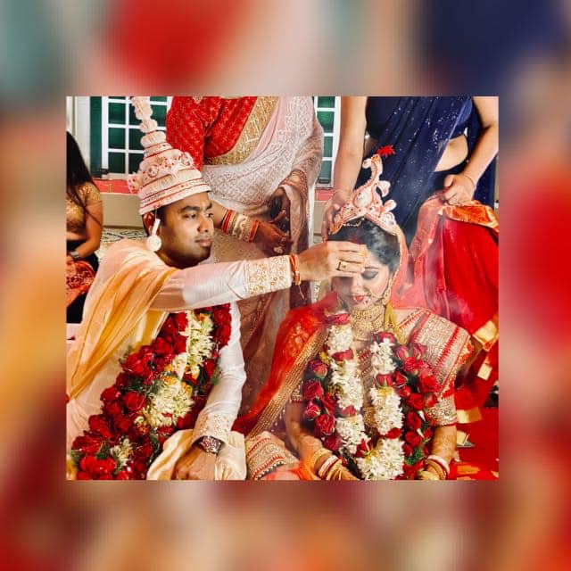 ବାହାଘର ଫଟୋ ଛାଡ଼ିଲେ ଝିଲିକ