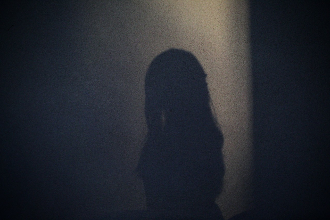 ଗାଁକୁ କରୋନା ମୁକ୍ତ କରିବା ପାଇଁ ନିଜ ଜିଭ କାଟି ମନ୍ଦିରରେ ଚଢ଼ାଇଲେ ଜଣେ ଯୁବତୀ । 