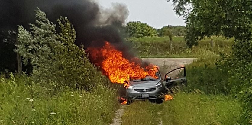 ପୋଲିଂ ଗାଡି ଜାଳି ଦେଲେ ଦୁବୃର୍ତ