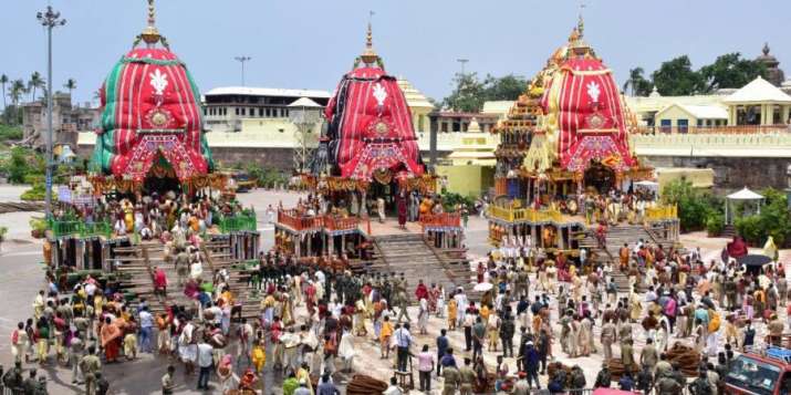 ବାହୁଡ଼ା ଯାତ୍ରା ଶେଷ, ସିଂହଦ୍ବାର ସମ୍ମୁଖରେ ଲାଗିଲା ତିନି ରଥ। 