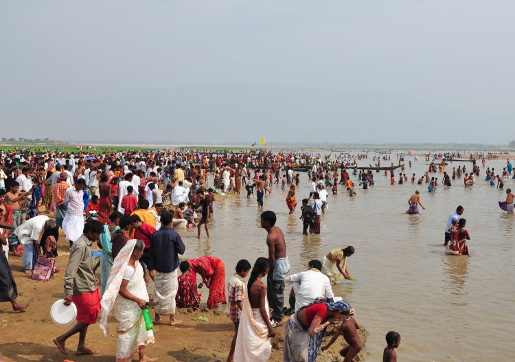 ଆଜି ବାରୁଣୀ ବୁଡ଼, ହଜାର ହଜାର ଭକ୍ତ ଓ ଶ୍ରଦ୍ଧାଳୁ କରିଛନ୍ତି ବାରୁଣୀ ସ୍ନାନ