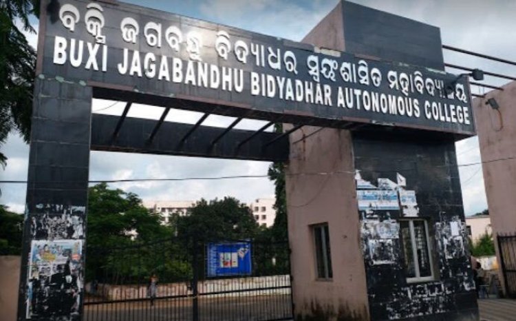 ବିଜେବି କଲେଜରେ ଲାଗିଲା ପୋଷ୍ଟର, ଜାଣନ୍ତୁ କାହିଁକି ?