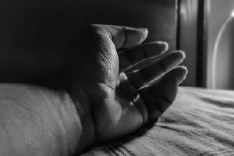 ଶାଢ଼ିରେ ଝୁଲିପଡ଼ିଲେ ଟ୍ରାଫିକ ଭଲେଣ୍ଟିଅର