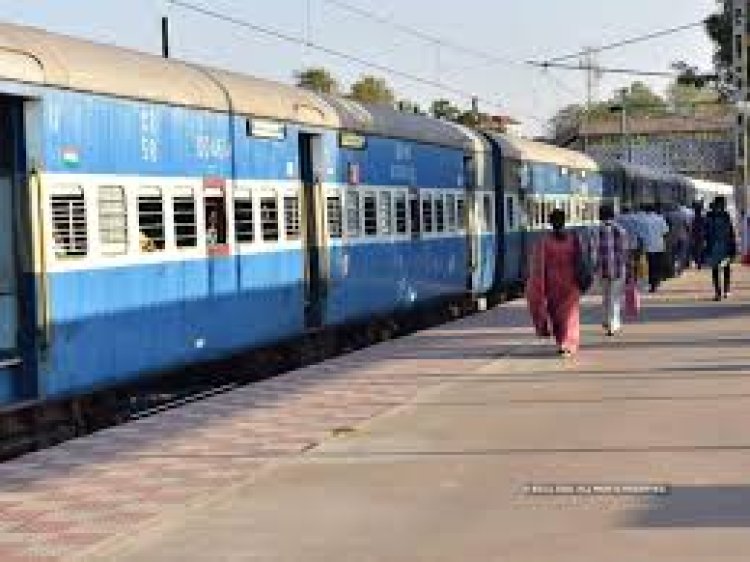 ଟ୍ରେନରେ ଟିକେଟ୍‌ କରିବେ କୁକୁର-ବିଲେଇ