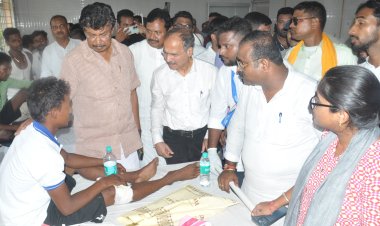 ଚିକିତ୍ସା ବ୍ୟବସ୍ଥାର ଭିତିଭୂମି ନିମ୍ନ ଧରଣର , କେନ୍ଦ୍ର ସରକାର ରେଳଯାତ୍ରୀଙ୍କ ସୁରକ୍ଷା ପ୍ରତି ଉଦାସୀନ : ଅଧିର ରଞ୍ଜନ ଚୌଧୁରୀ