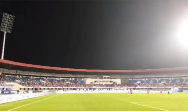ମ୍ୟାଚ୍‌ ଚାଲିଥିବା ବେଳେ କଟିଲା ବିଜୁଳି