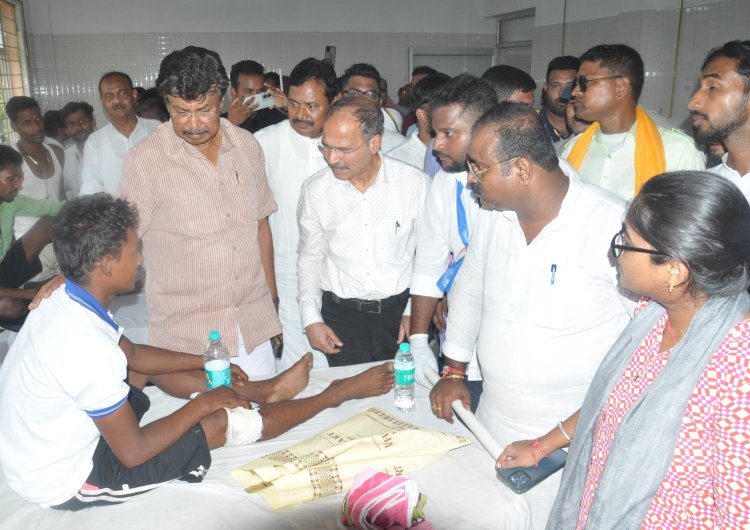 ଚିକିତ୍ସା ବ୍ୟବସ୍ଥାର ଭିତିଭୂମି ନିମ୍ନ ଧରଣର , କେନ୍ଦ୍ର ସରକାର ରେଳଯାତ୍ରୀଙ୍କ ସୁରକ୍ଷା ପ୍ରତି ଉଦାସୀନ : ଅଧିର ରଞ୍ଜନ ଚୌଧୁରୀ