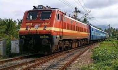 ଟ୍ରେନରୁ ଖସି ଦୁଇ ଯୁବକ ମୃତ