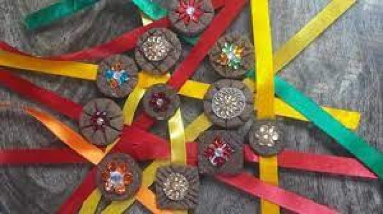 ଏଠାରେ ଗୋବରରୁ ପ୍ରସ୍ତୁତ ହେଉଛି ରାକ୍ଷୀ, ଦାମ୍ ମାତ୍ର ଏତିକି